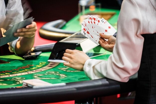 hebat 303 live-dealer blackjack and roulette tables on mobile